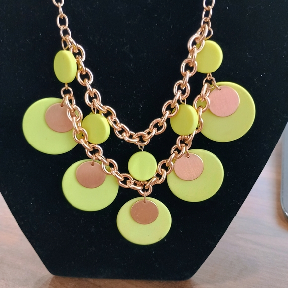 Elegant Yellow and Gold Necklace - Picture 2 of 4